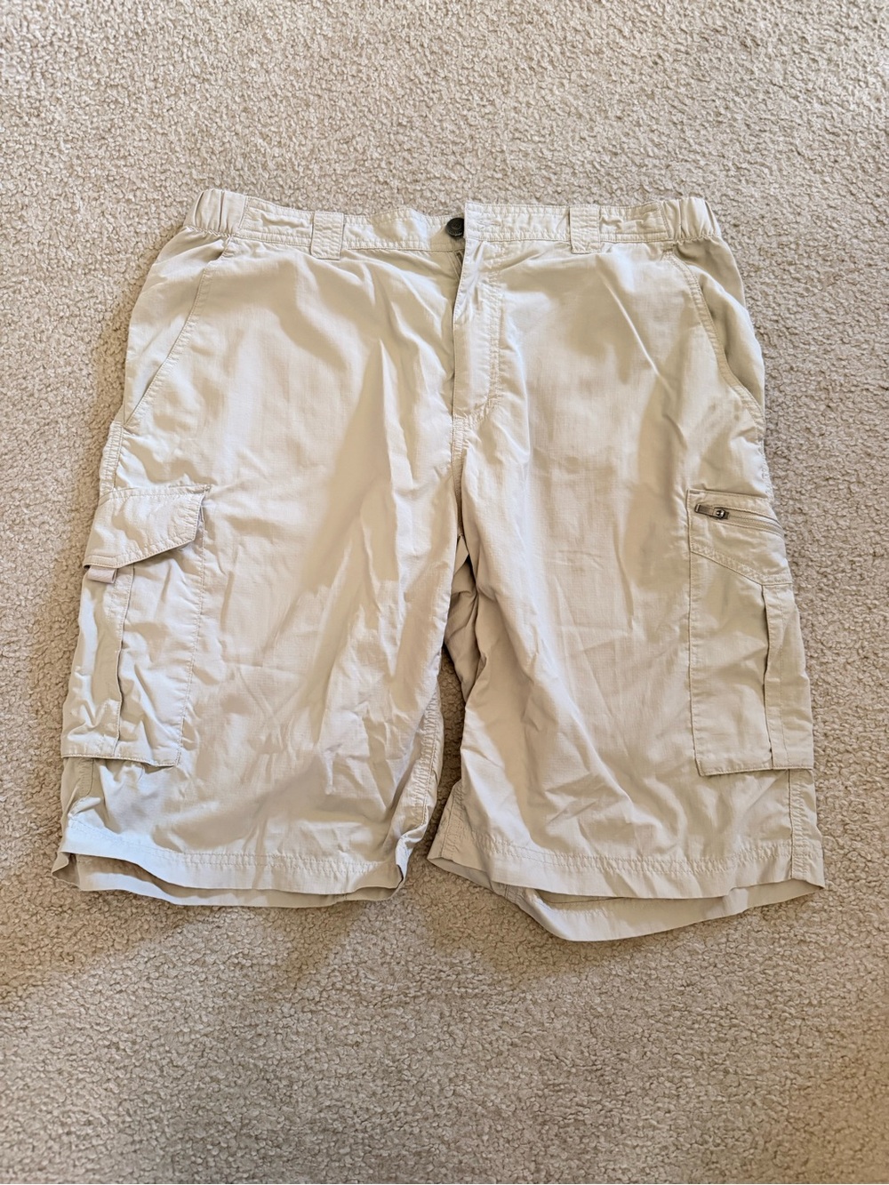 Columbia Men's Cargo Shorts in Light Beige